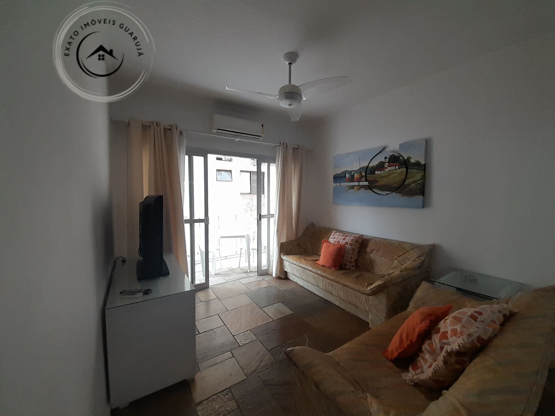 Apartamento Padrão de 03 dormitórios para locação anual na Praia da Enseada. - foto 1