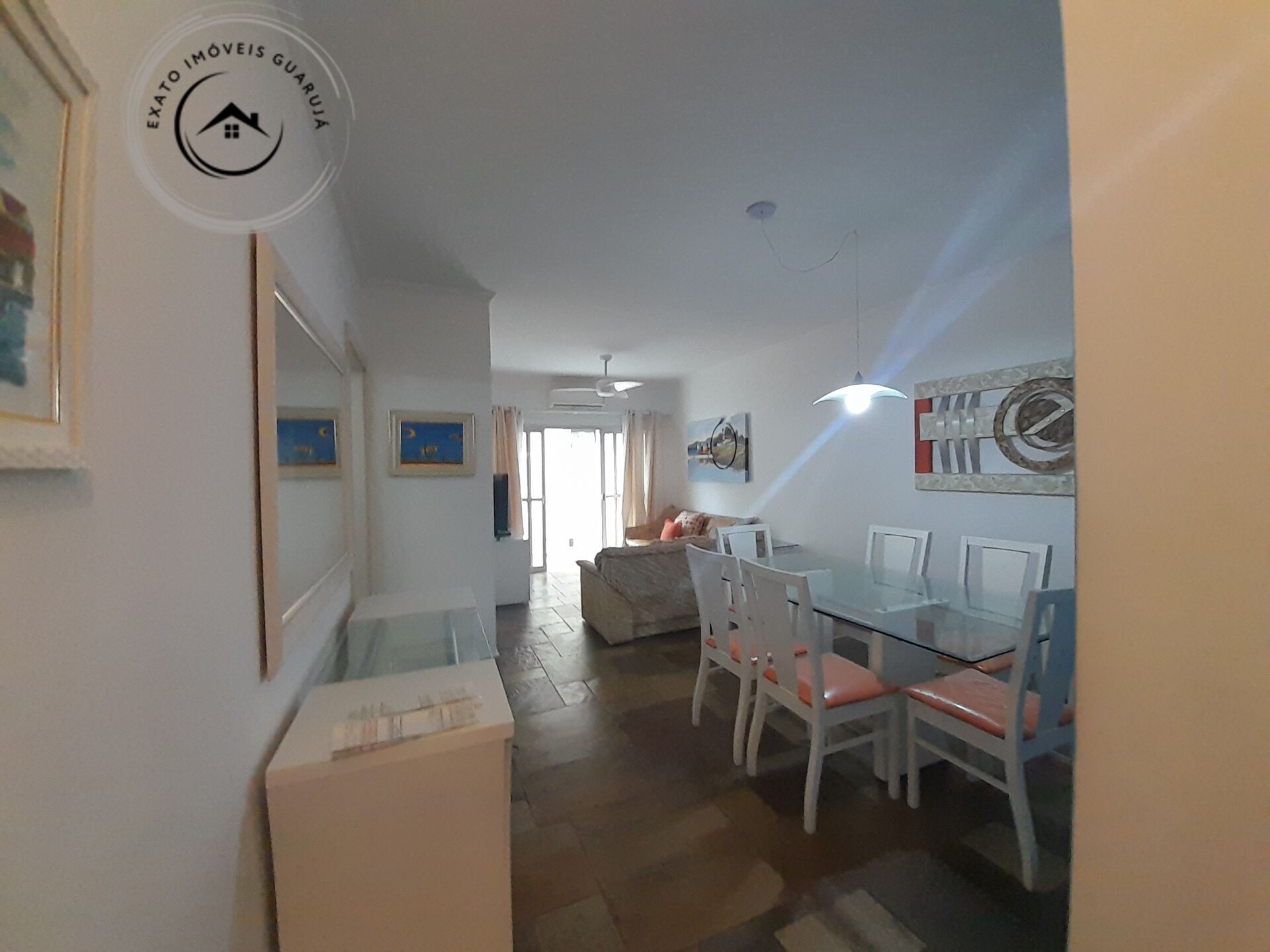 Apartamento Padrão de 03 dormitórios para locação anual na Praia da Enseada. - foto 3