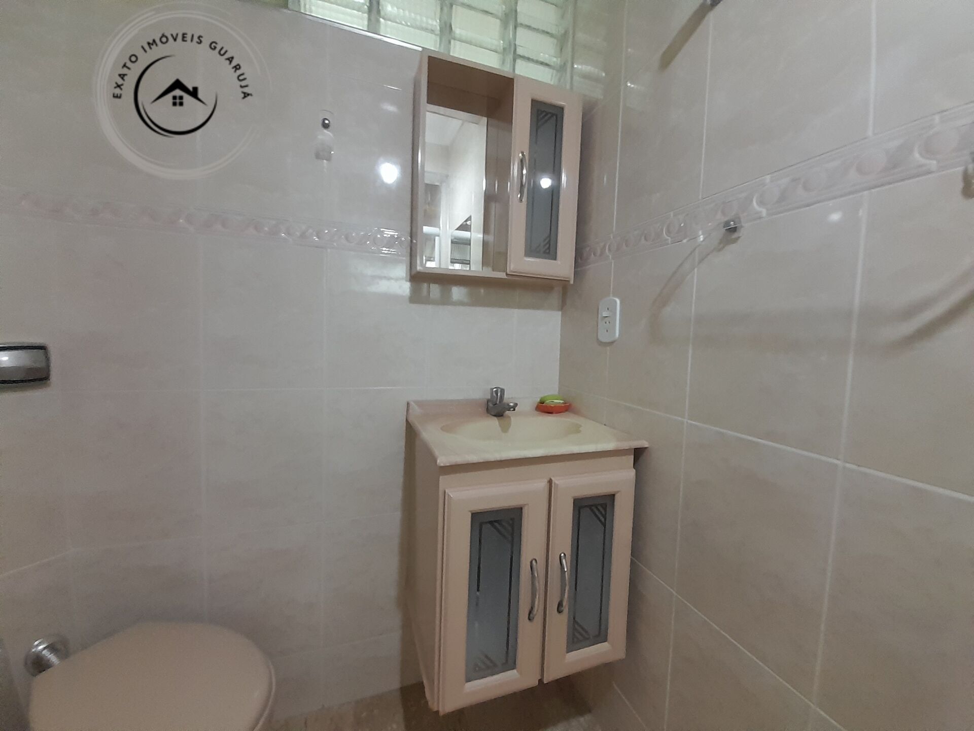 Apartamento Padrão de 03 dormitórios para locação anual na Praia da Enseada. - foto 22