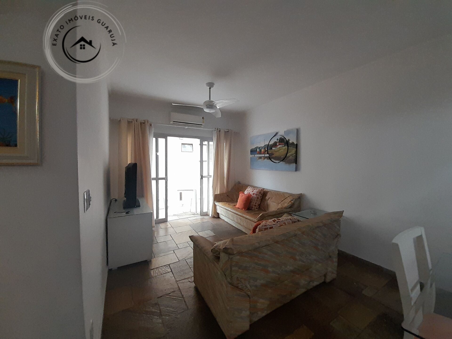 Apartamento Padrão de 03 dormitórios para locação anual na Praia da Enseada. - foto 2