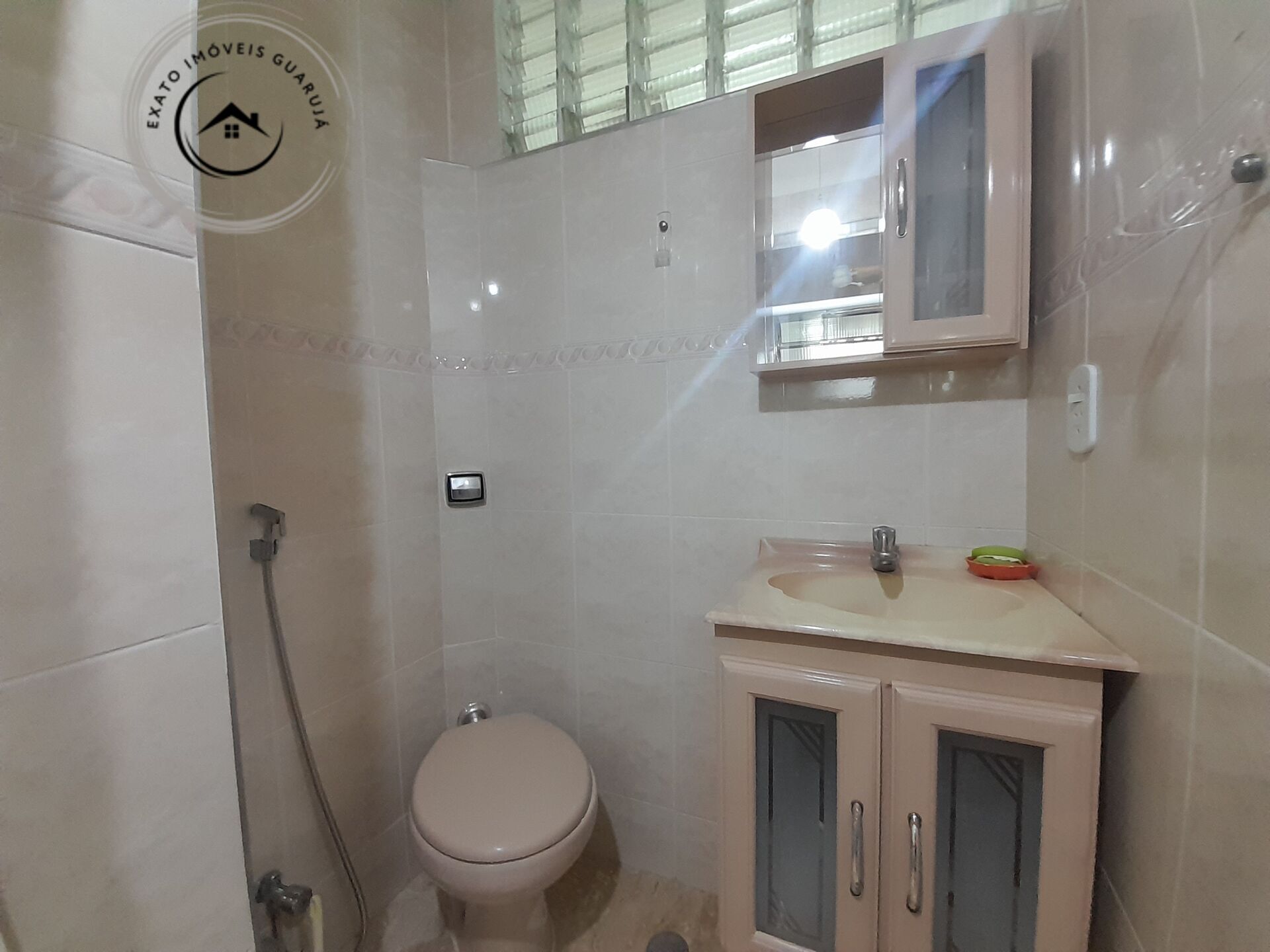 Apartamento Padrão de 03 dormitórios para locação anual na Praia da Enseada. - foto 23