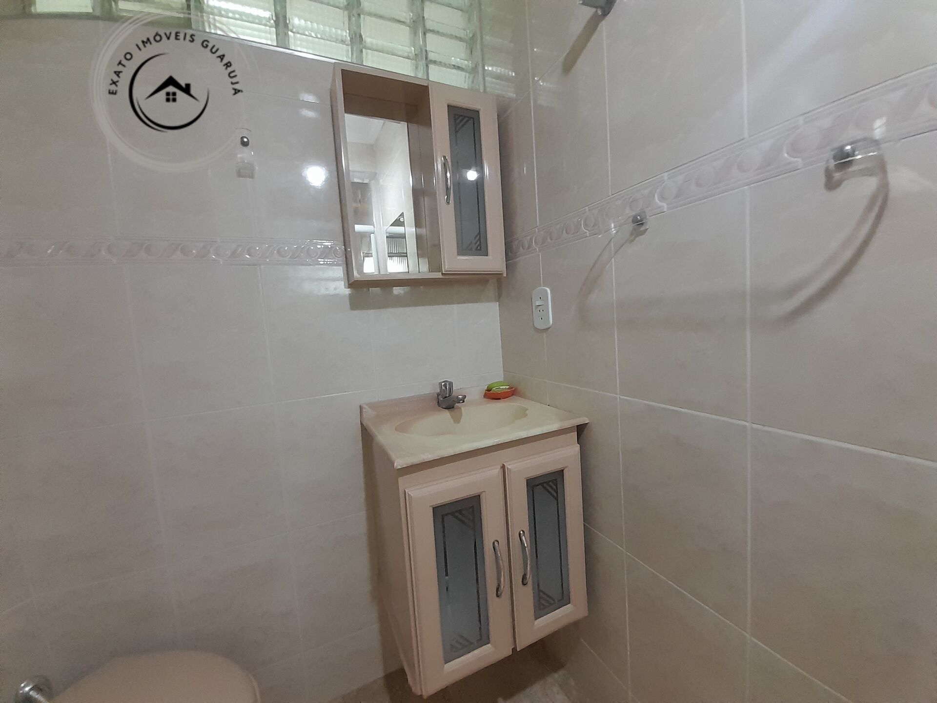 Apartamento Padrão de 03 dormitórios para locação anual na Praia da Enseada. - foto 21