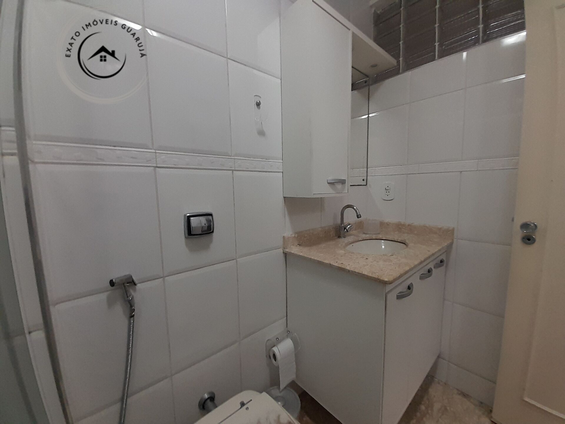 Apartamento Padrão de 03 dormitórios para locação anual na Praia da Enseada. - foto 13