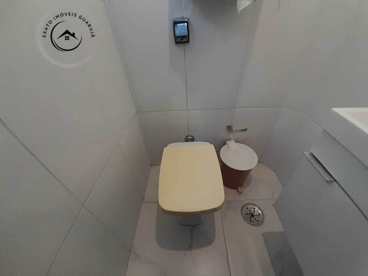 Apartamento Padrão de 02 dormitórios para locação anual na Praia da Enseada. - foto 15