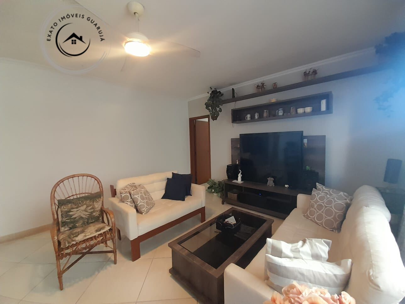Apartamento Padrão de 02 dormitórios para locação anual na Praia da Enseada. - foto 4
