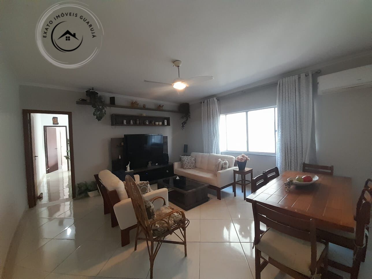 Apartamento Padrão de 02 dormitórios para locação anual na Praia da Enseada. - foto 1