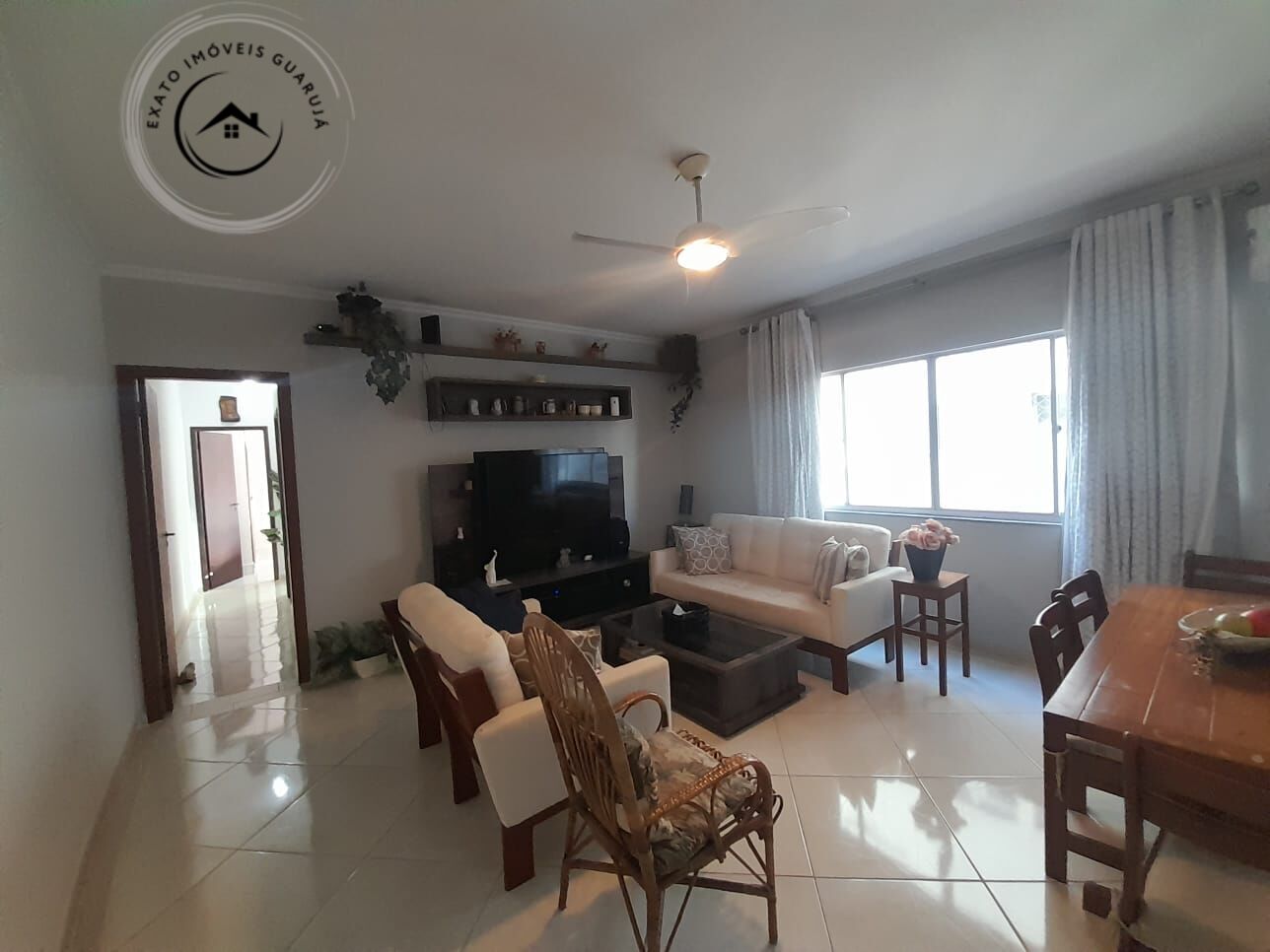 Apartamento Padrão de 02 dormitórios para locação anual na Praia da Enseada. - foto 2