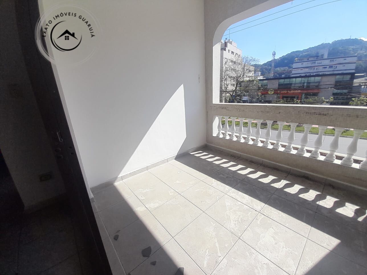 Apartamento Padrão de 03 dormitórios para venda na Praia da Enseada. - foto 3