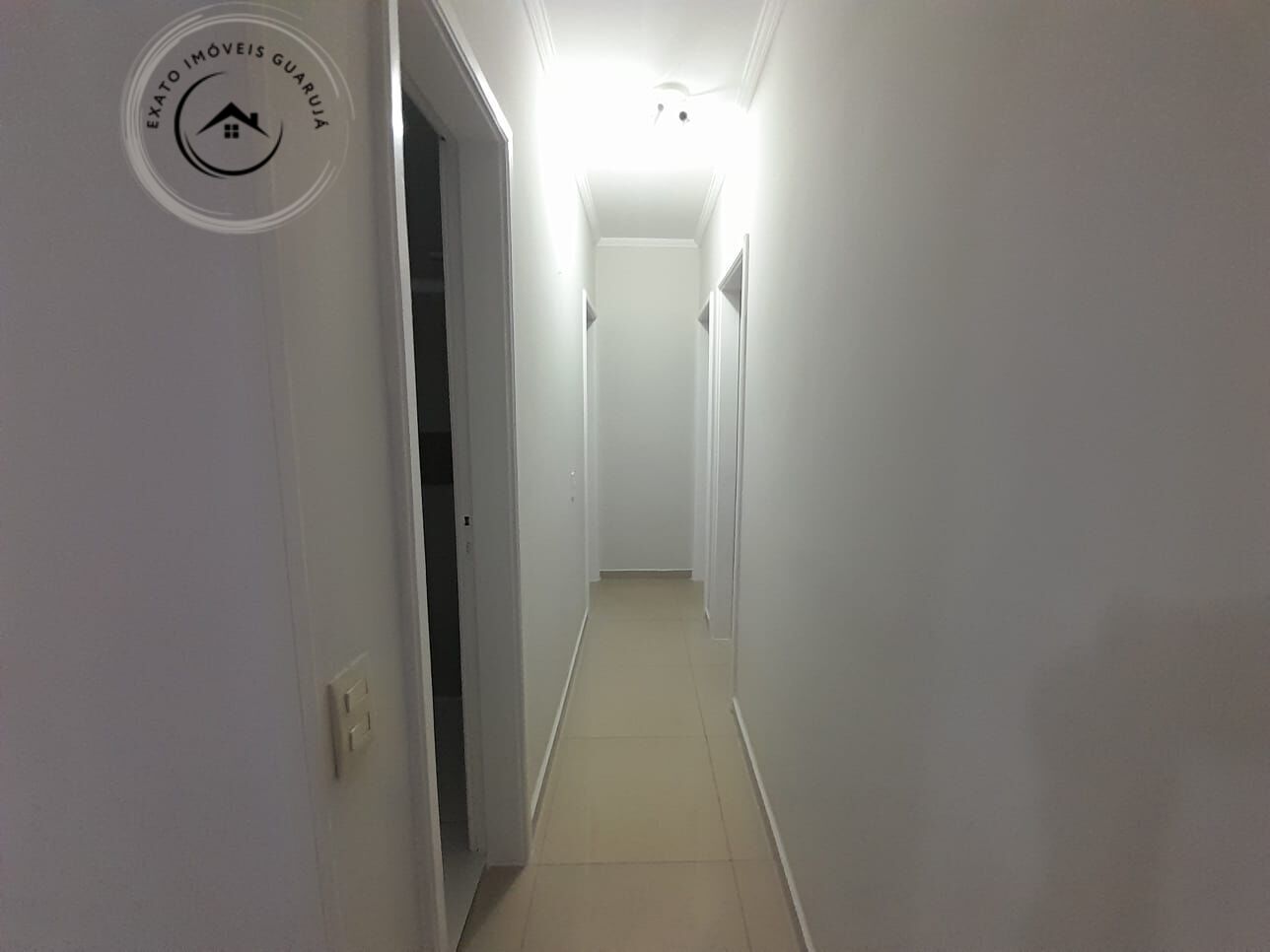 Apartamento Padrão de 03 dormitórios para venda na Praia da Enseada. - foto 5