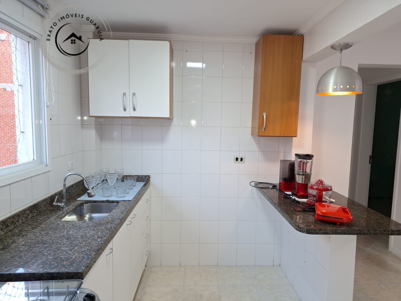 Apartamento padrão de 02 dormitórios para locação anual na p