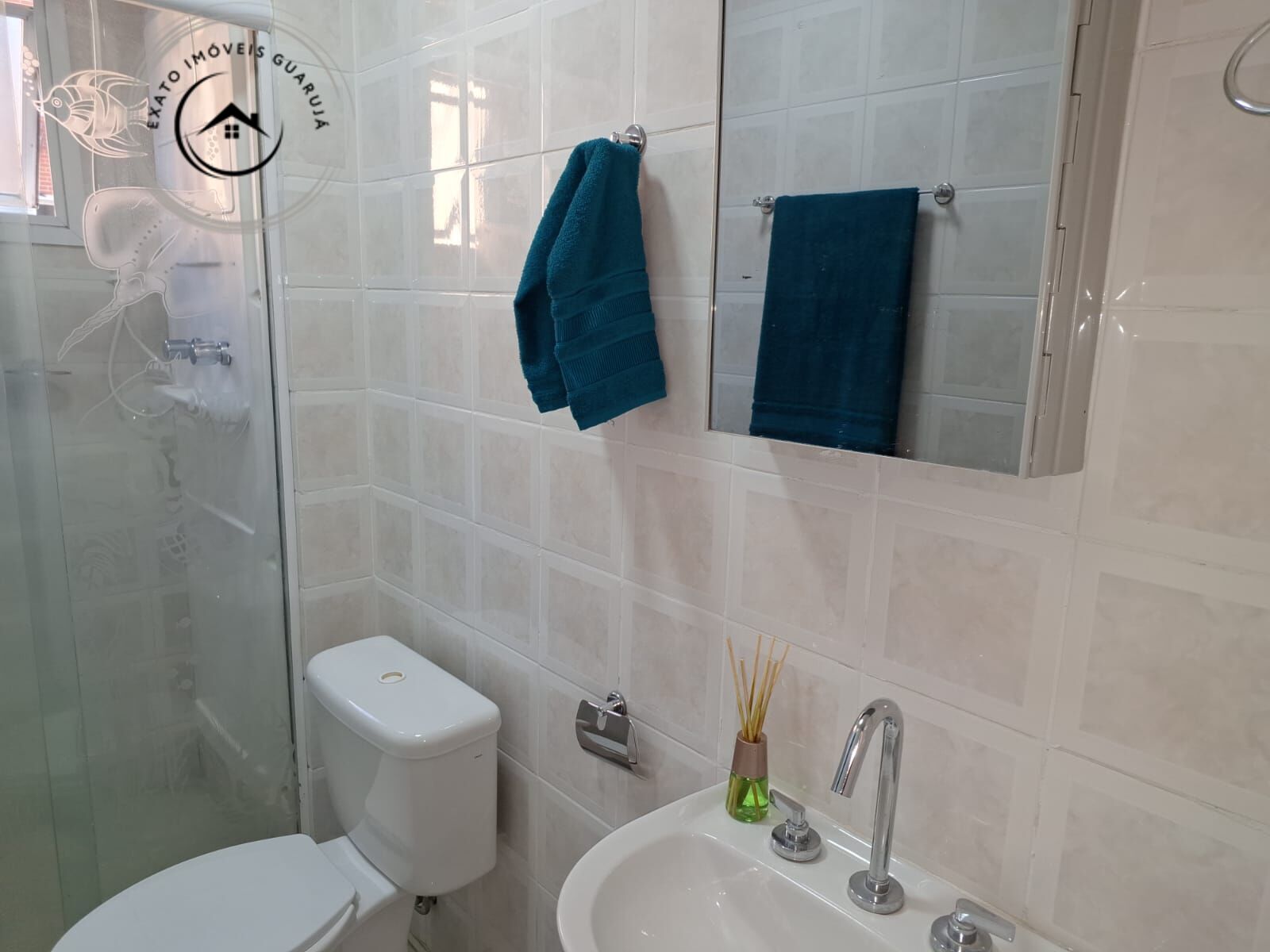 Apartamento padrão de 02 dormitórios para locação anual na p
