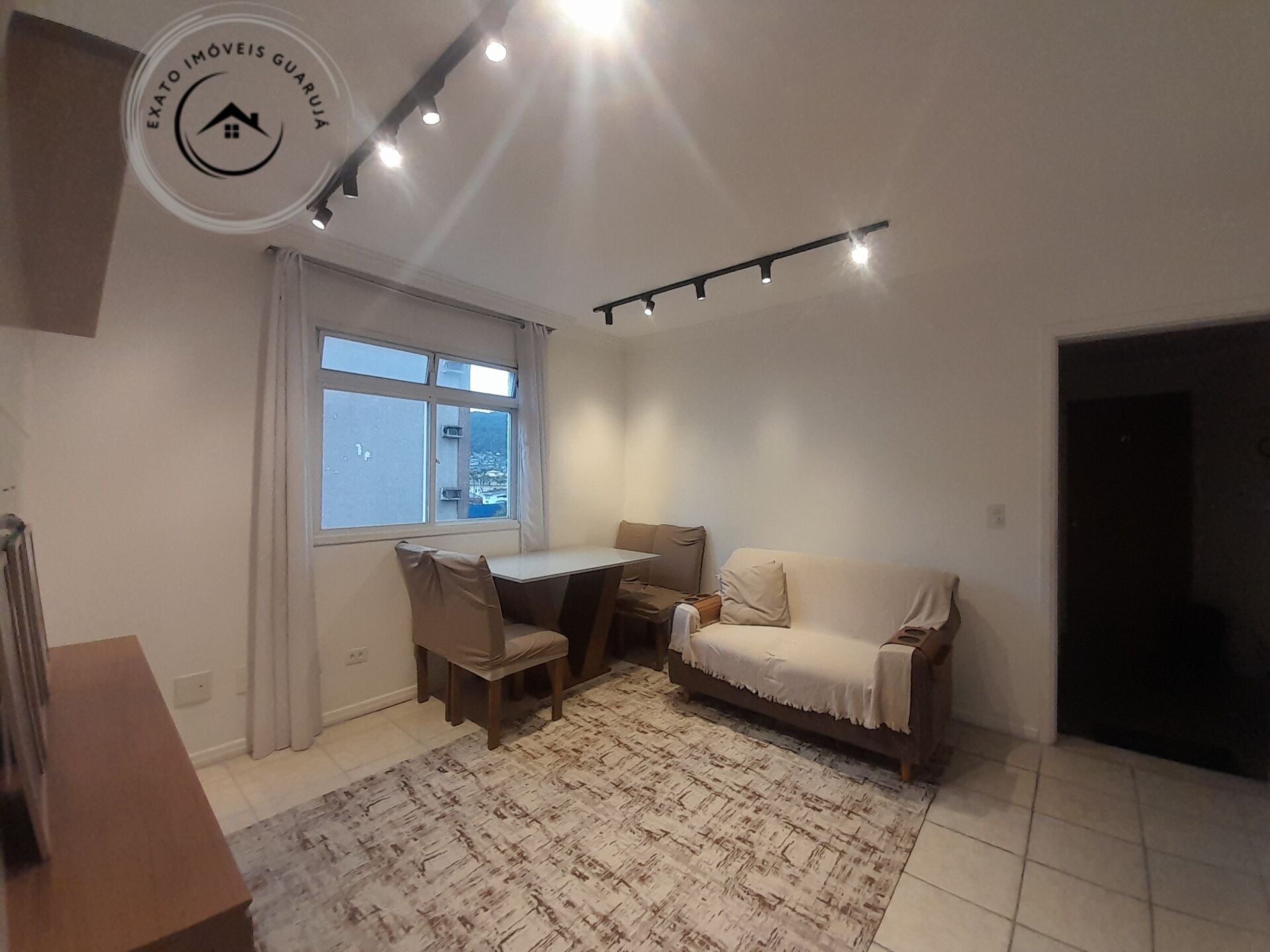 Apartamento padrão de 02 dormitórios para locação anual na p