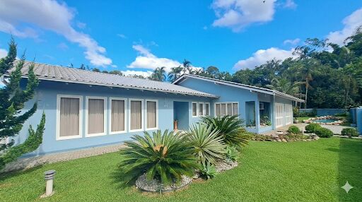 Exclusividade em Pirabeiraba, Casa Plana com 390 m², terreno de 1.600 m²
