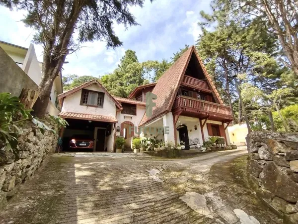 Casa à venda no bairro Cascata dos Amores em Teresópolis/RJ
