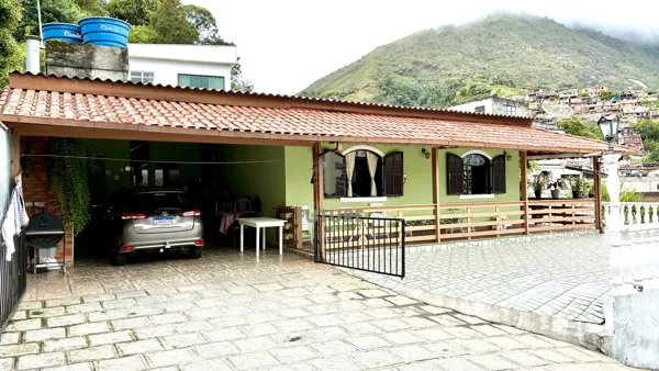 Casa à venda no bairro São Pedro em Teresópolis/RJ