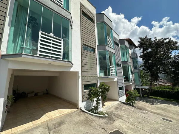 Casa à venda no bairro Fazendinha em Teresópolis/RJ