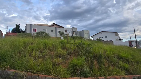 Terreno à venda no bairro Residencial Village Santana em Guaratinguetá/SP