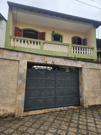 Casa à venda no bairro Centro em Guaratinguetá/SP
