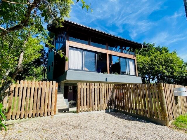 Casa nova com piscina e loft em Praia do Rosa, Imbituba