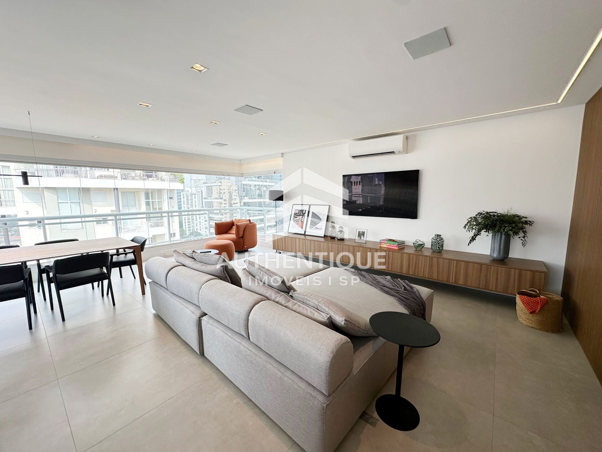Apartamento, 3 quartos, 161 m² - Foto 1