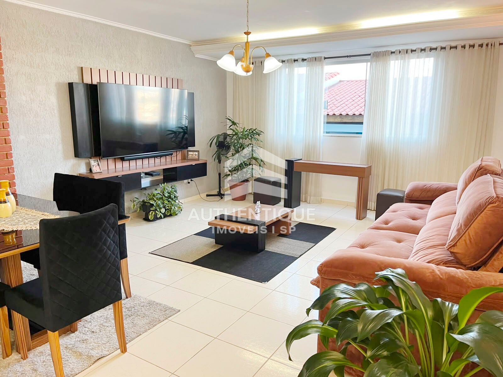 Casa, 3 quartos, 237 m² - Foto 1