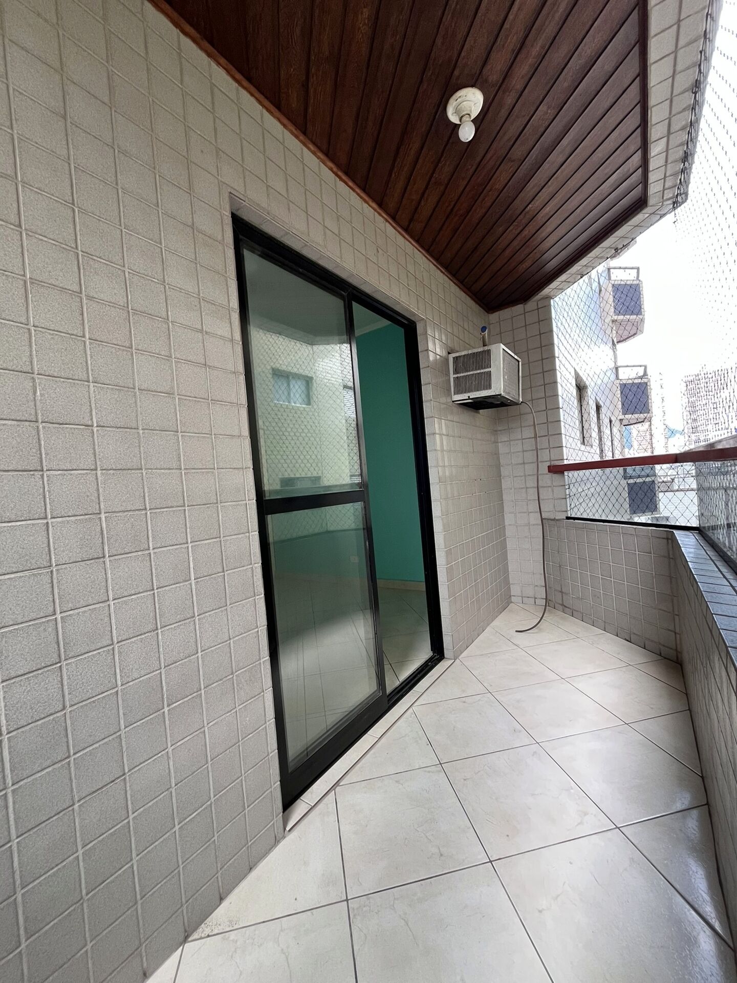 Apartamento no Residencial Hildegard Angel, Guilhermina, Praia Grande