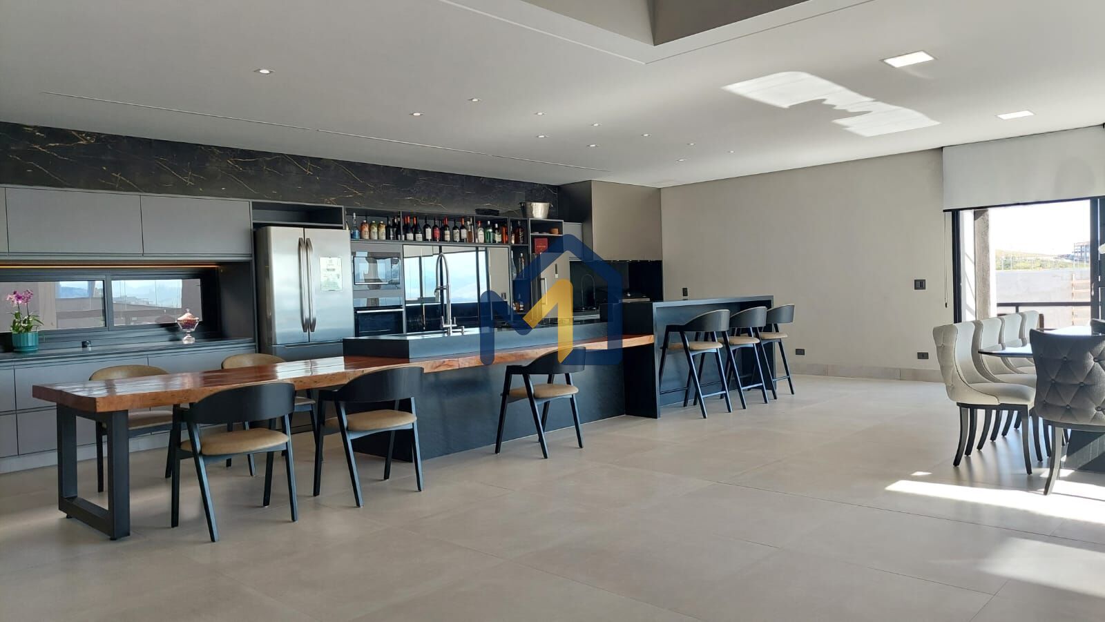 Casa, 4 quartos, 325 m² - Foto 1