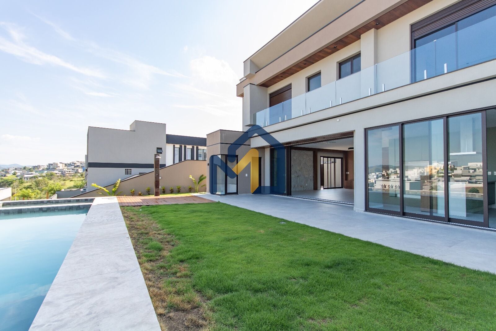 Casa, 4 quartos, 325 m² - Foto 1