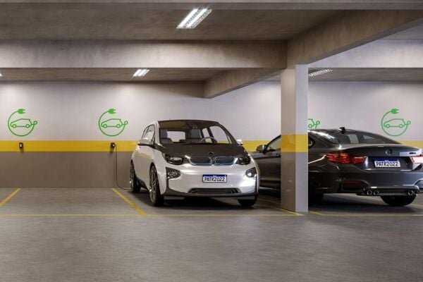 Carro elétrico nos condomínios: como funciona a recarga