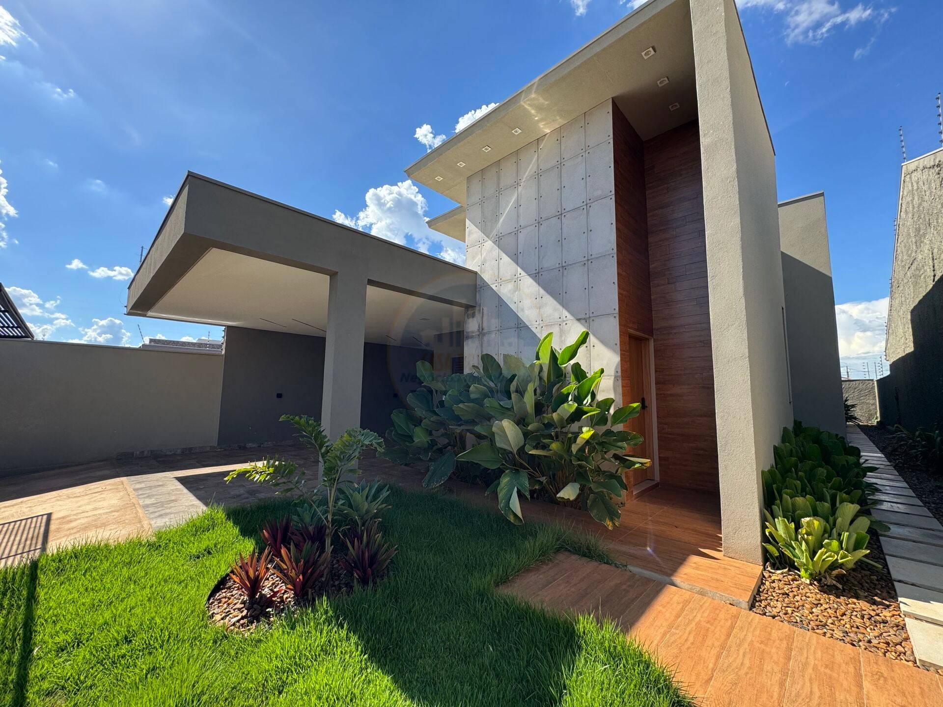Casa no Parque Alvorada, foto 1 de 35