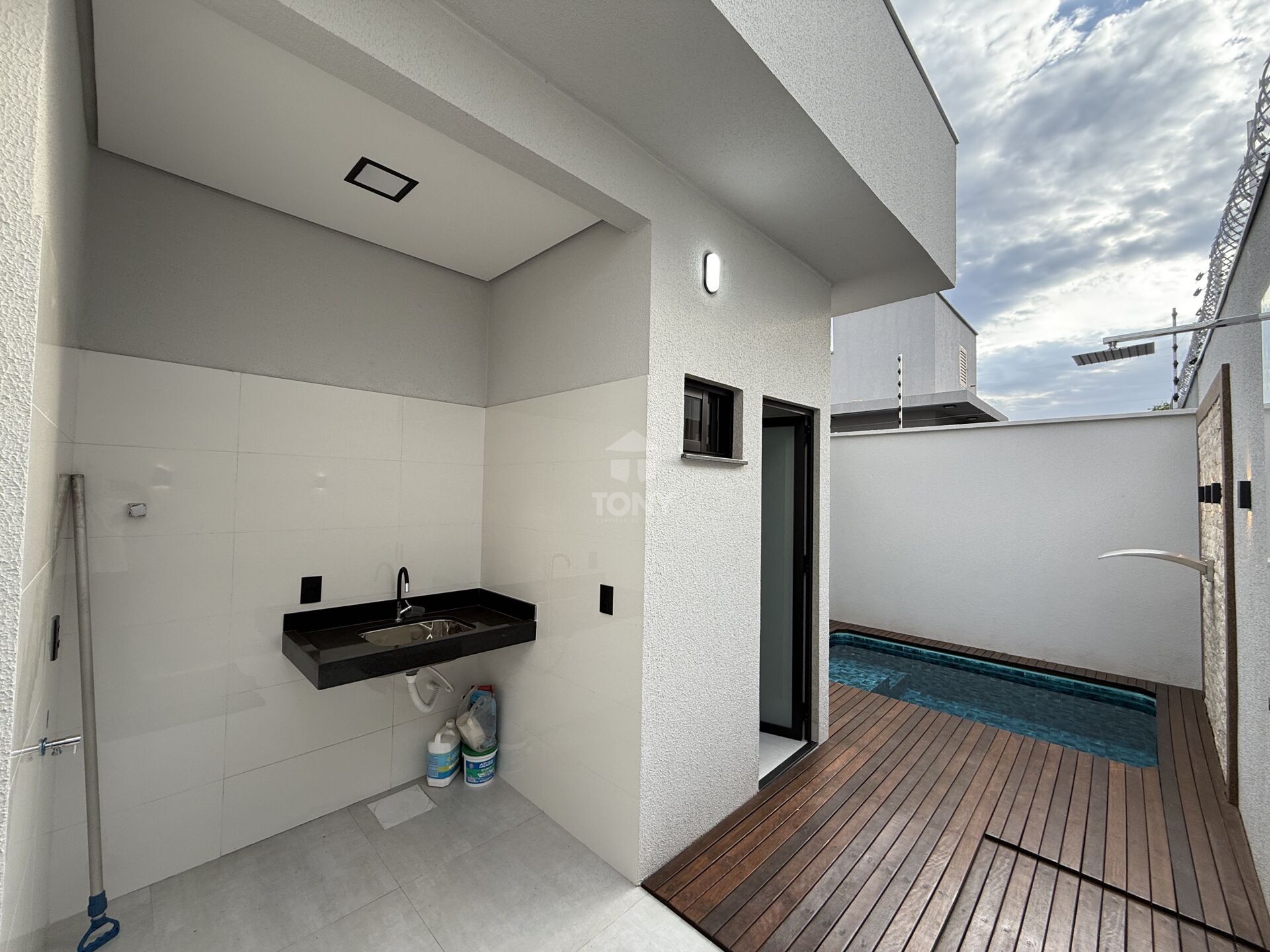Casa à venda com 3 quartos, 3 suítes, 2 vagas e 160m² no Plano Diretor Sul, Palmas (TO) — foto 16 de 17