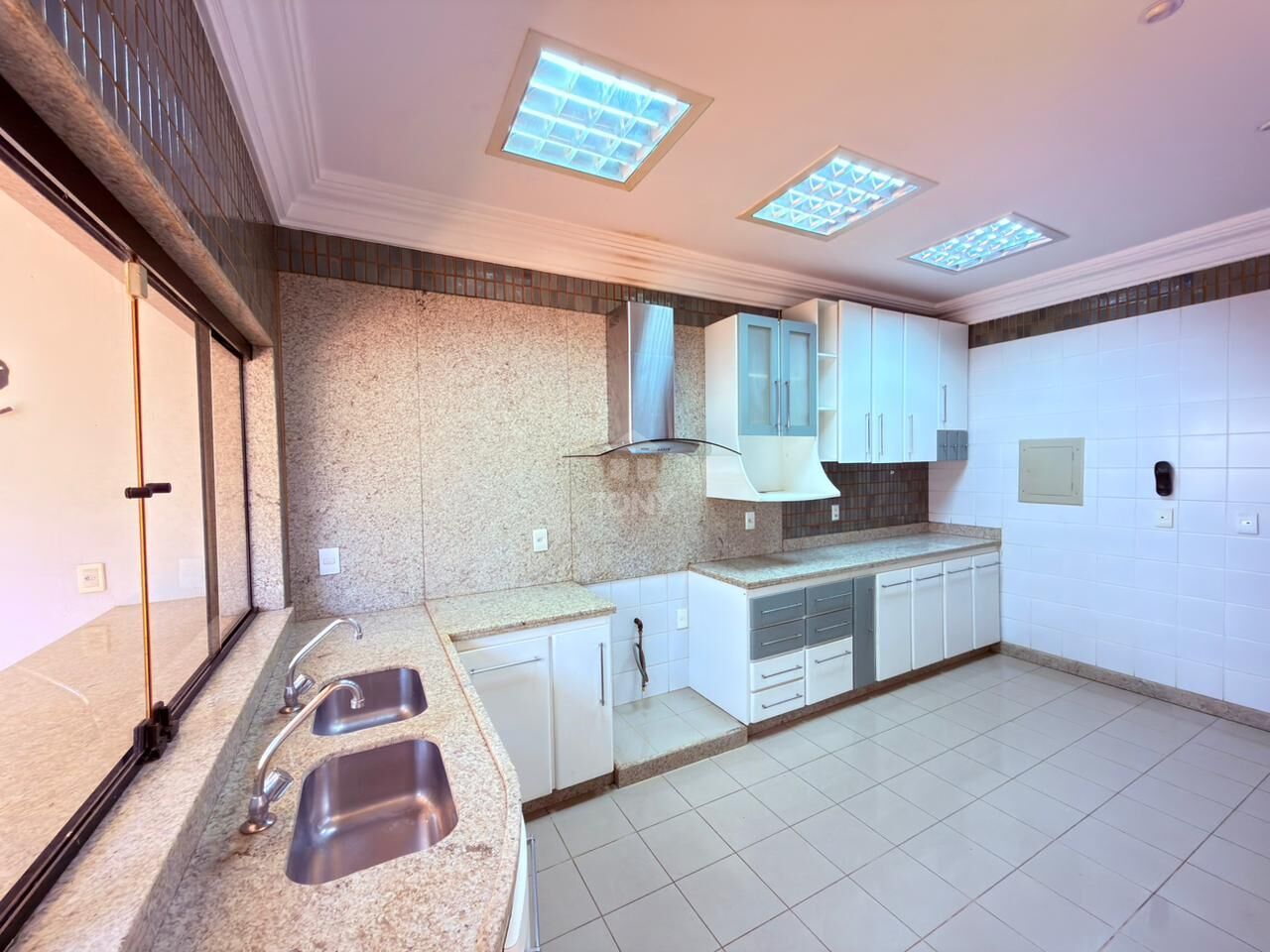 Casa à venda com 4 quartos, 4 suítes, 6 vagas e 313m² no Plano Diretor Sul, Palmas (TO) — foto 7 de 30