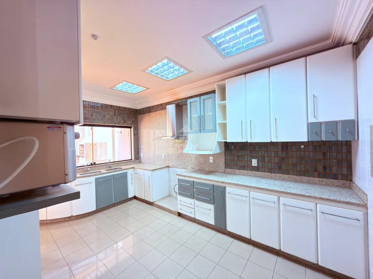 Casa à venda com 4 quartos, 4 suítes, 6 vagas e 313m² no Plano Diretor Sul, Palmas (TO) — foto 8 de 30