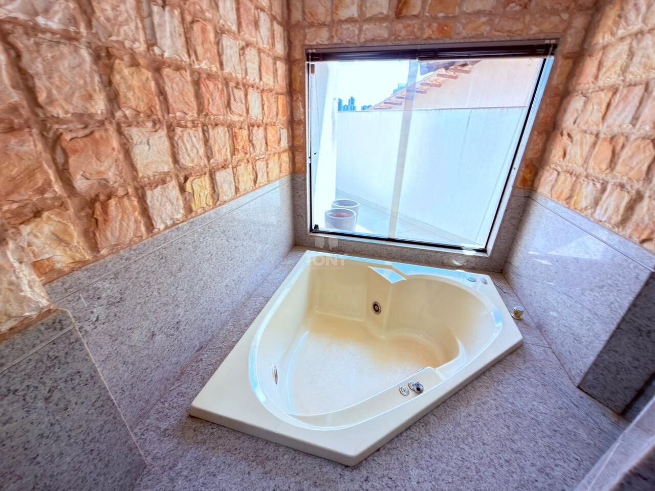 Casa à venda com 4 quartos, 4 suítes, 6 vagas e 313m² no Plano Diretor Sul, Palmas (TO) — foto 26 de 30