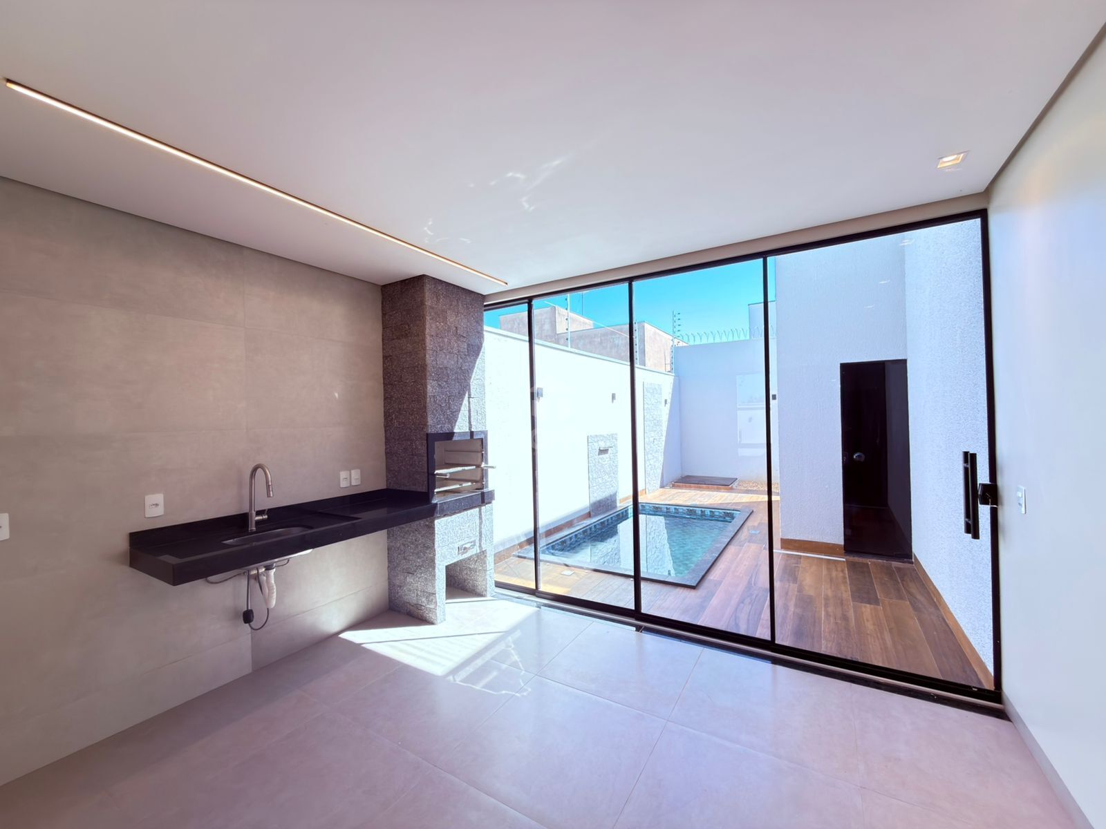 Casa à venda com 3 quartos, 1 suíte, 2 vagas e 143m² no Plano Diretor Sul, Palmas (TO) — foto 8 de 18