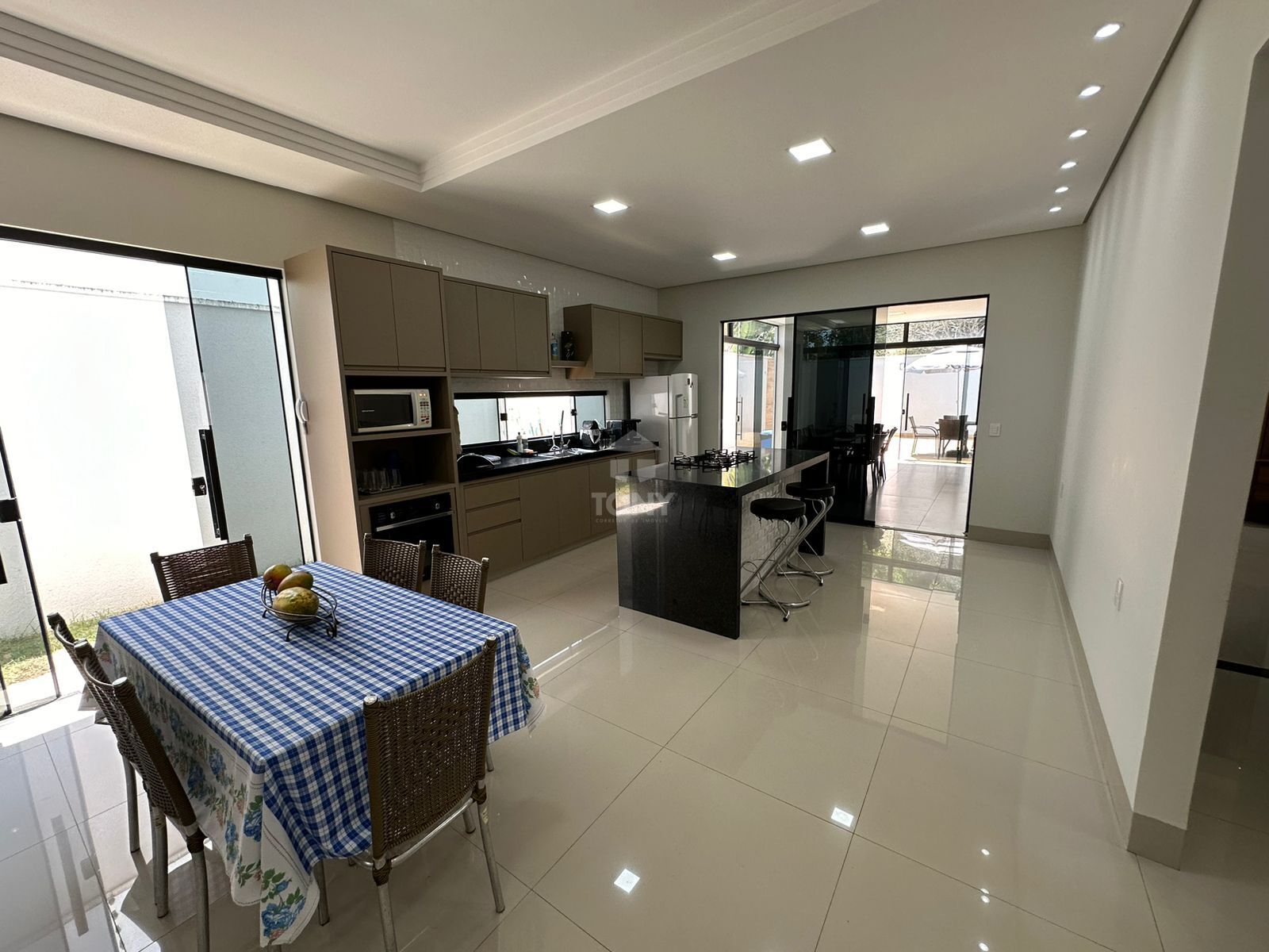 Casa à venda com 3 quartos, 1 suíte, 2 vagas e 180m² no Plano Diretor Sul, Palmas (TO) — foto 6 de 22