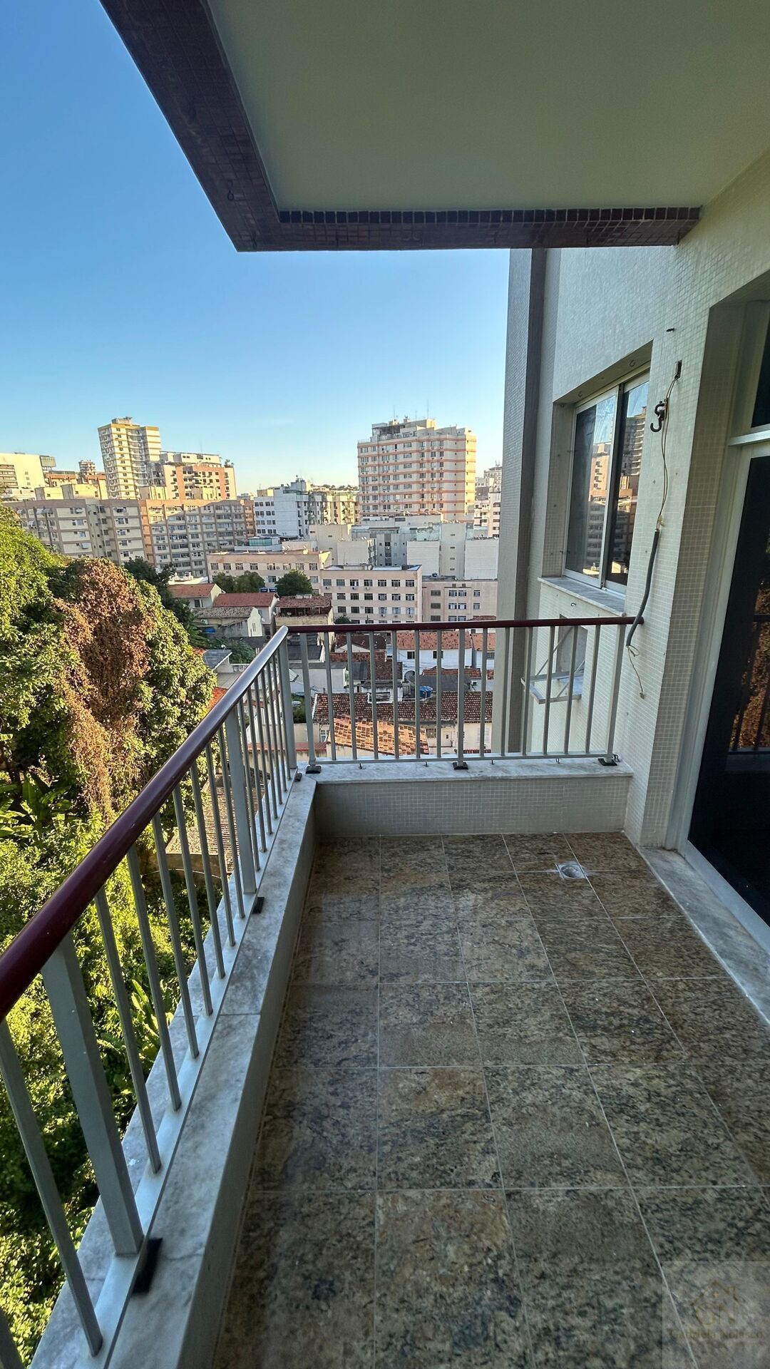 Apartamento amplo no Ingá com 100m², 2 quartos e localização privilegiada!