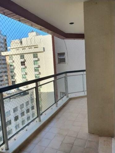 Apartamento 90m² na Quadra da Praia de Icaraí – Varanda, Suíte e Lazer Completo!