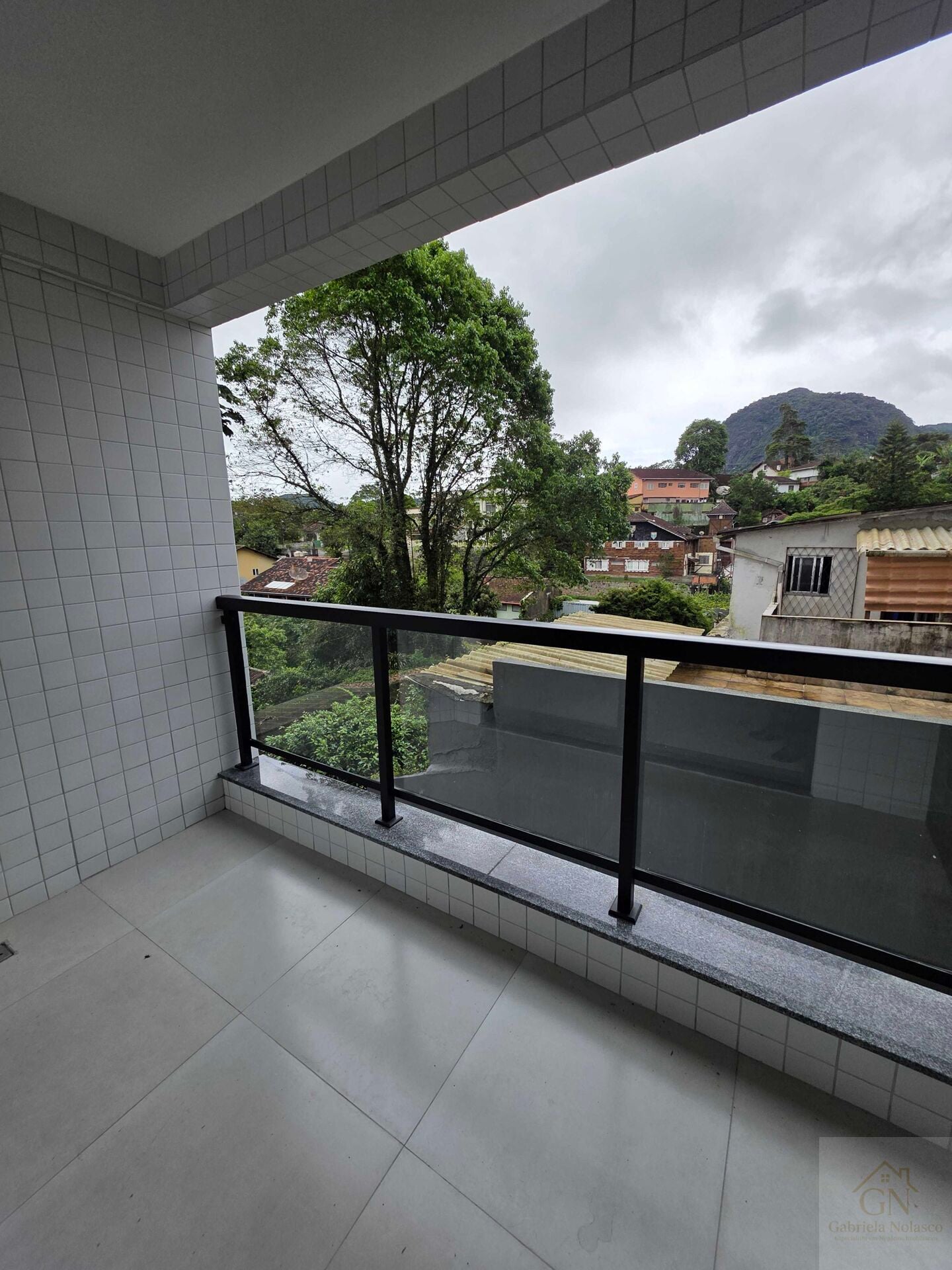 Apartamento à Venda no Alto, Teresópolis – 2 Quartos, 1 Suíte, Varanda e Vaga de Garagem