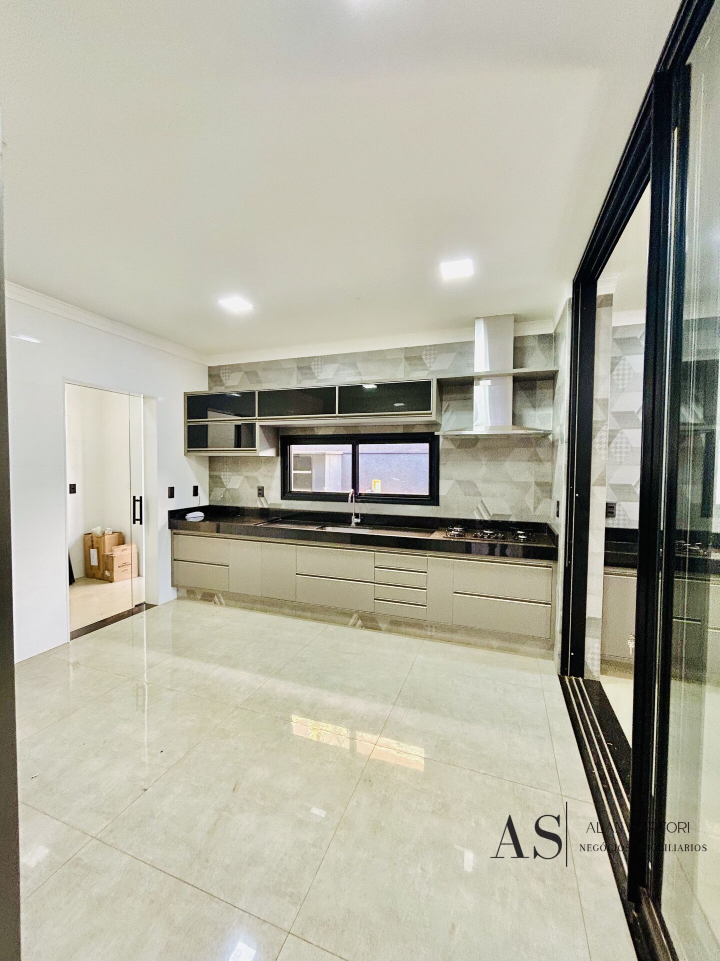 Casa de Condomínio com 4 quartos à venda, 410m² — foto 12 de 35