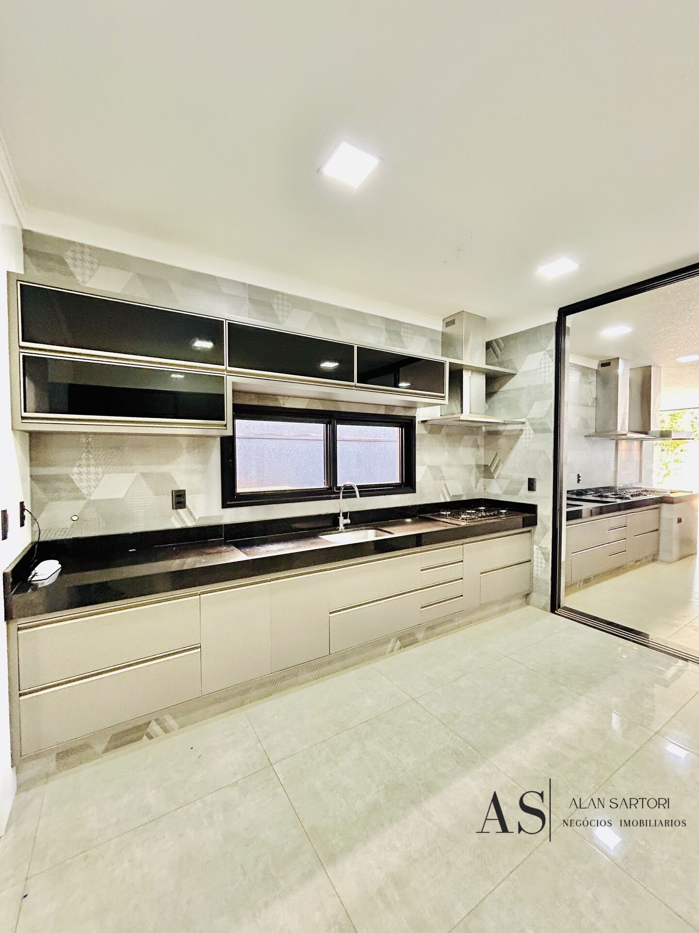 Casa de Condomínio com 4 quartos à venda, 410m² — foto 16 de 35