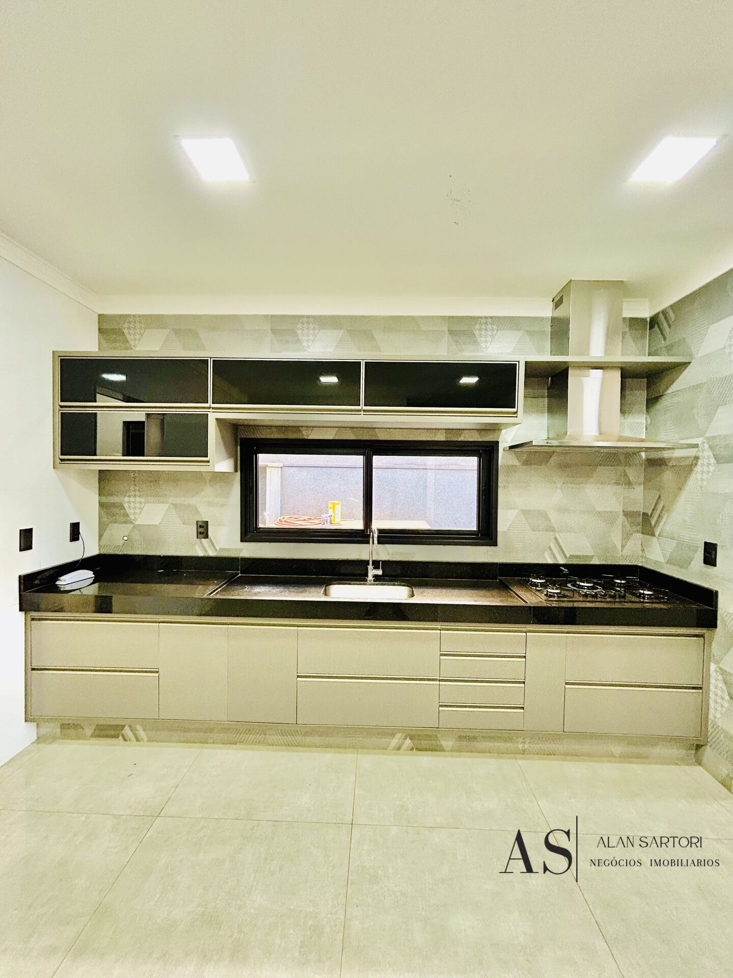 Casa de Condomínio com 4 quartos à venda, 410m² — foto 13 de 35