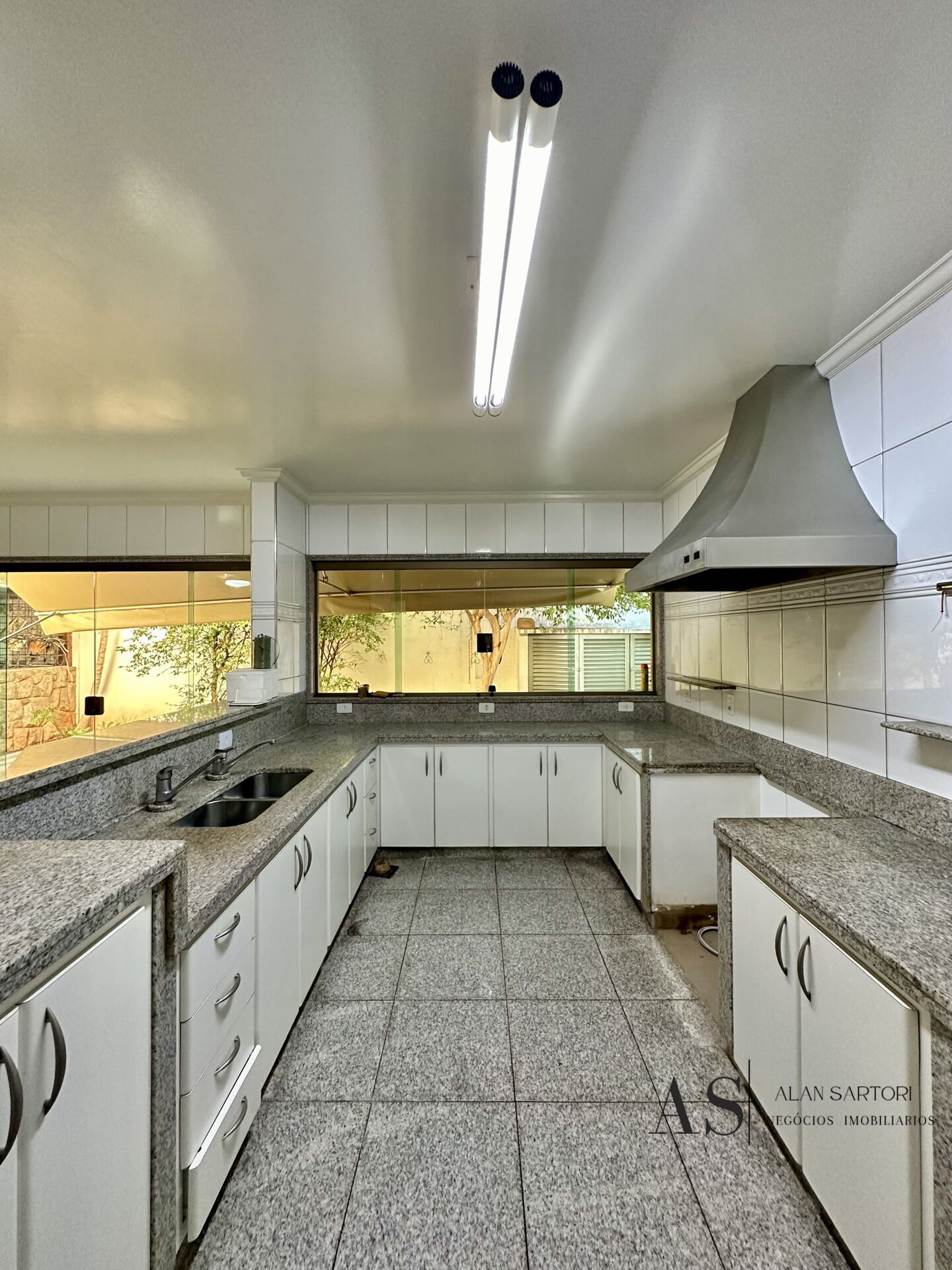 Casa com 4 quartos à venda, 405m² — foto 17 de 39