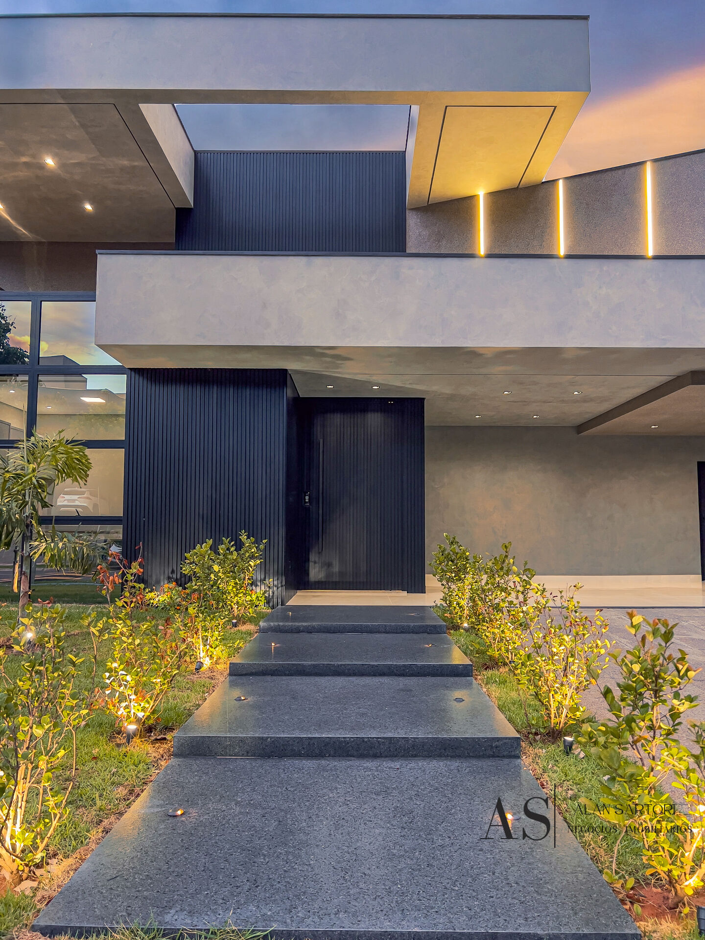 Casa de Condomínio com 4 quartos à venda, 310m² — foto 4 de 35