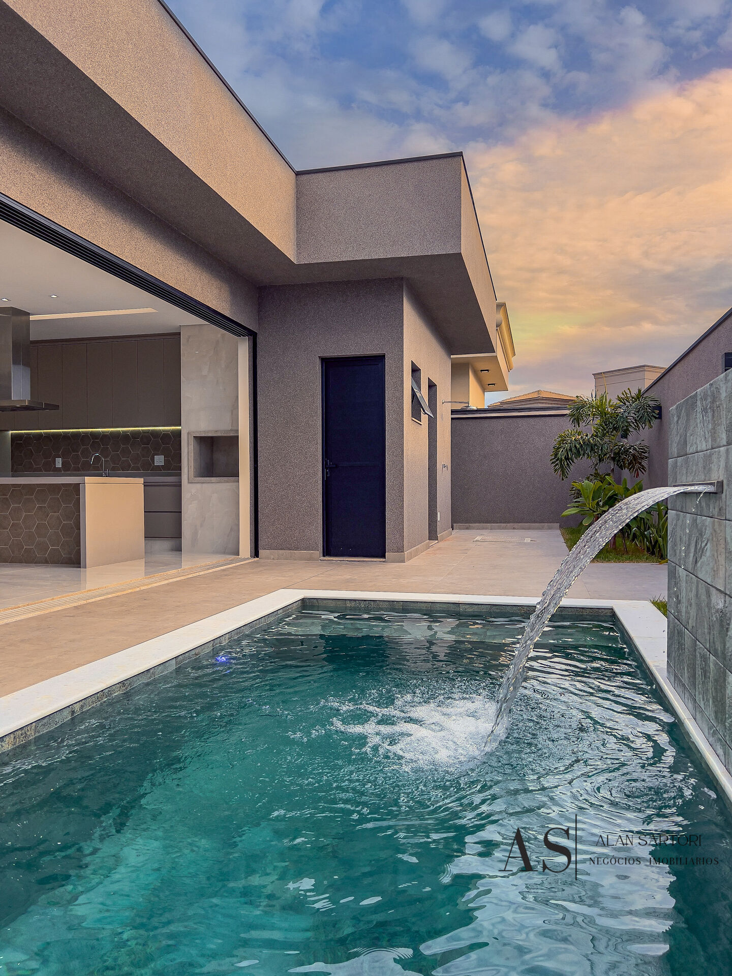 Casa de Condomínio com 4 quartos à venda, 310m² — foto 13 de 35