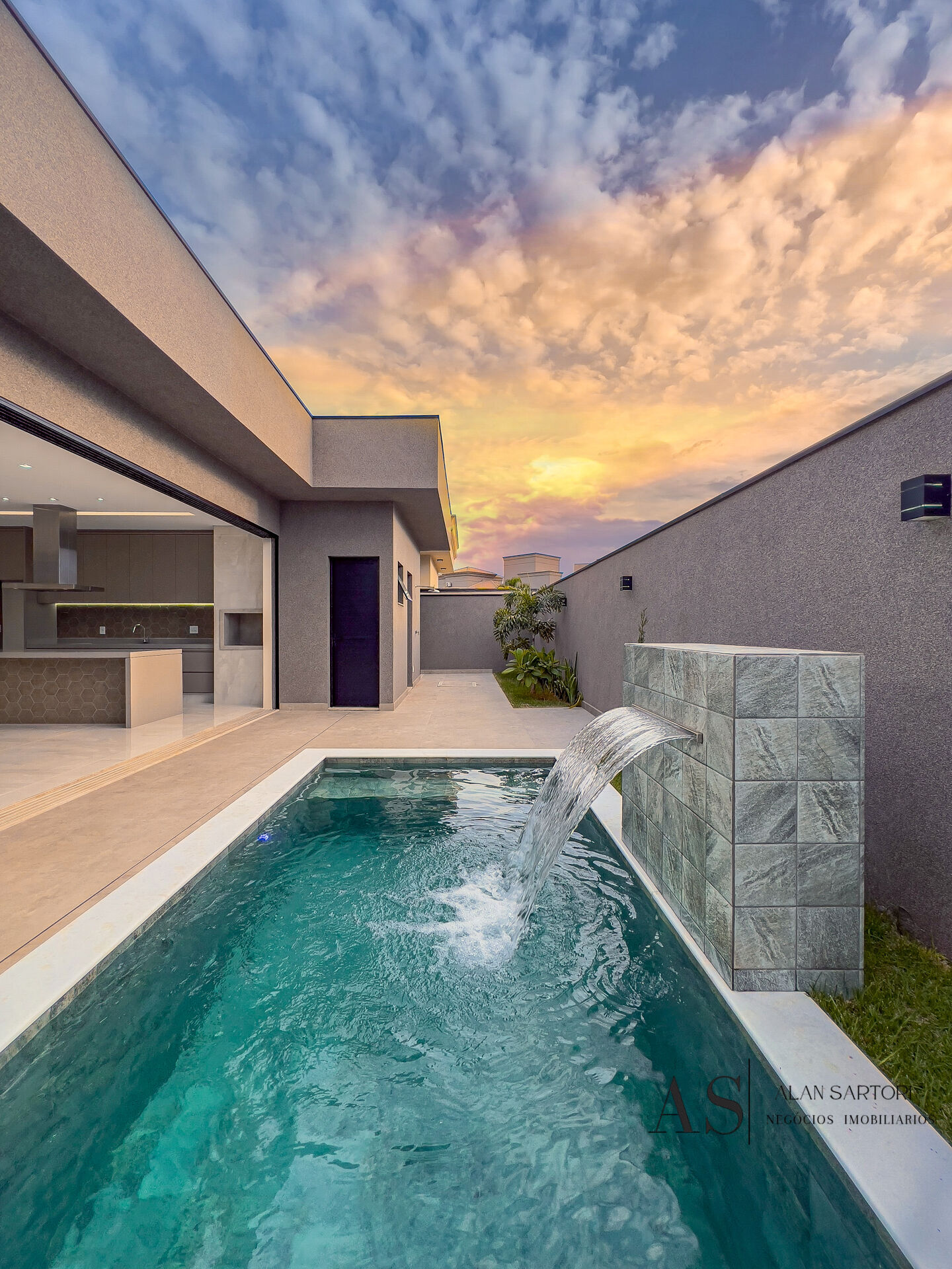 Casa de Condomínio com 4 quartos à venda, 310m² — foto 14 de 35