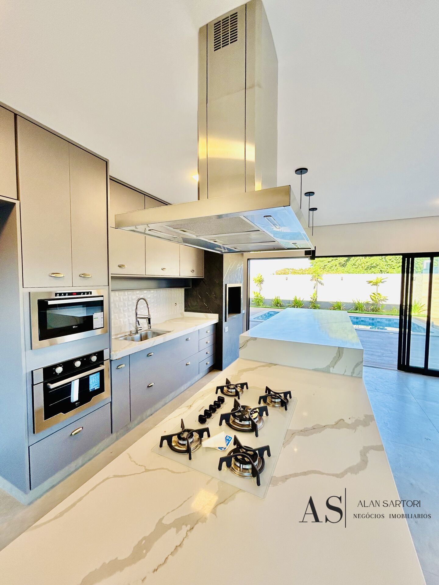 Casa de Condomínio com 4 quartos à venda, 304m² — foto 17 de 50