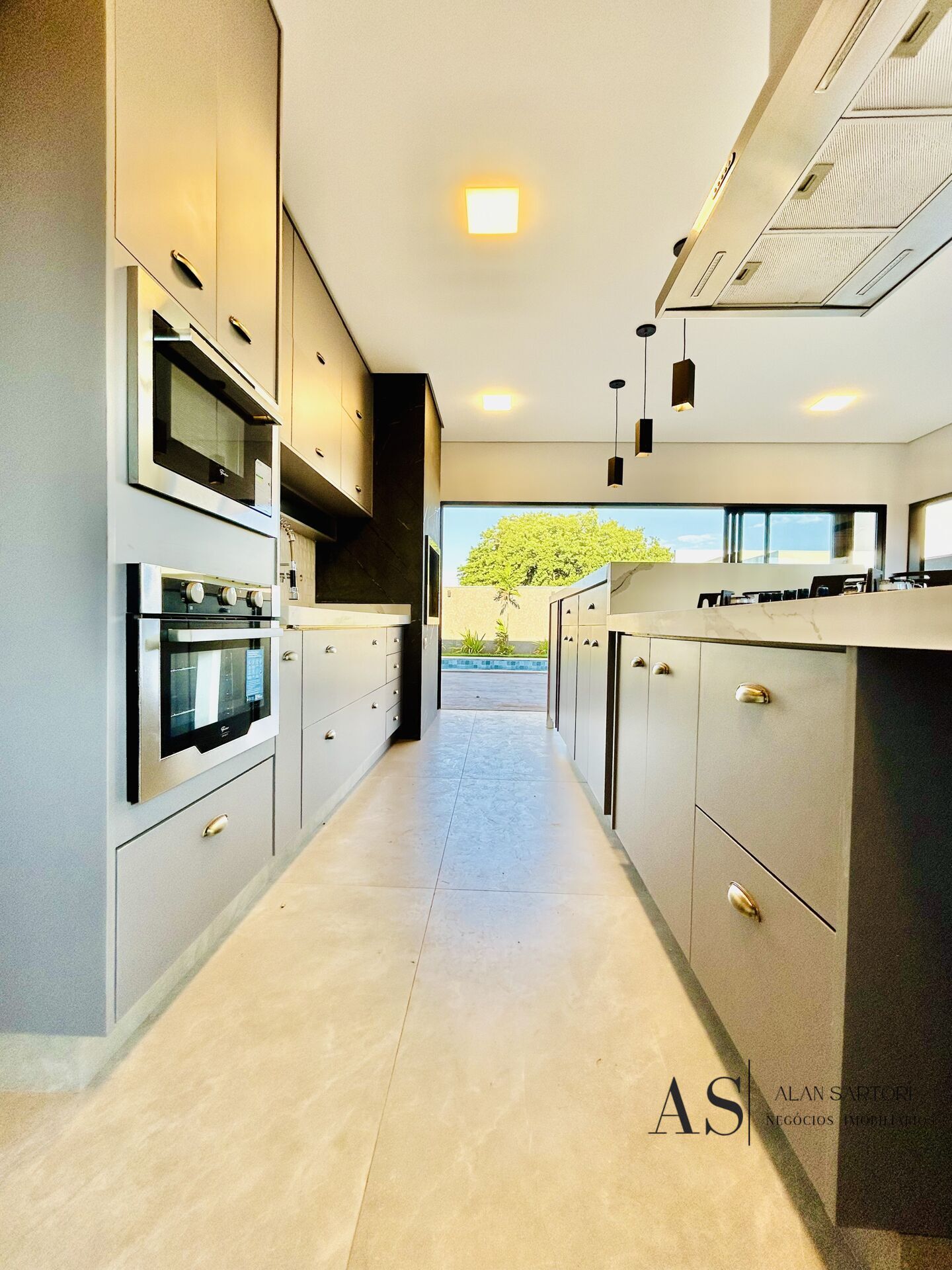 Casa de Condomínio com 4 quartos à venda, 304m² — foto 18 de 50