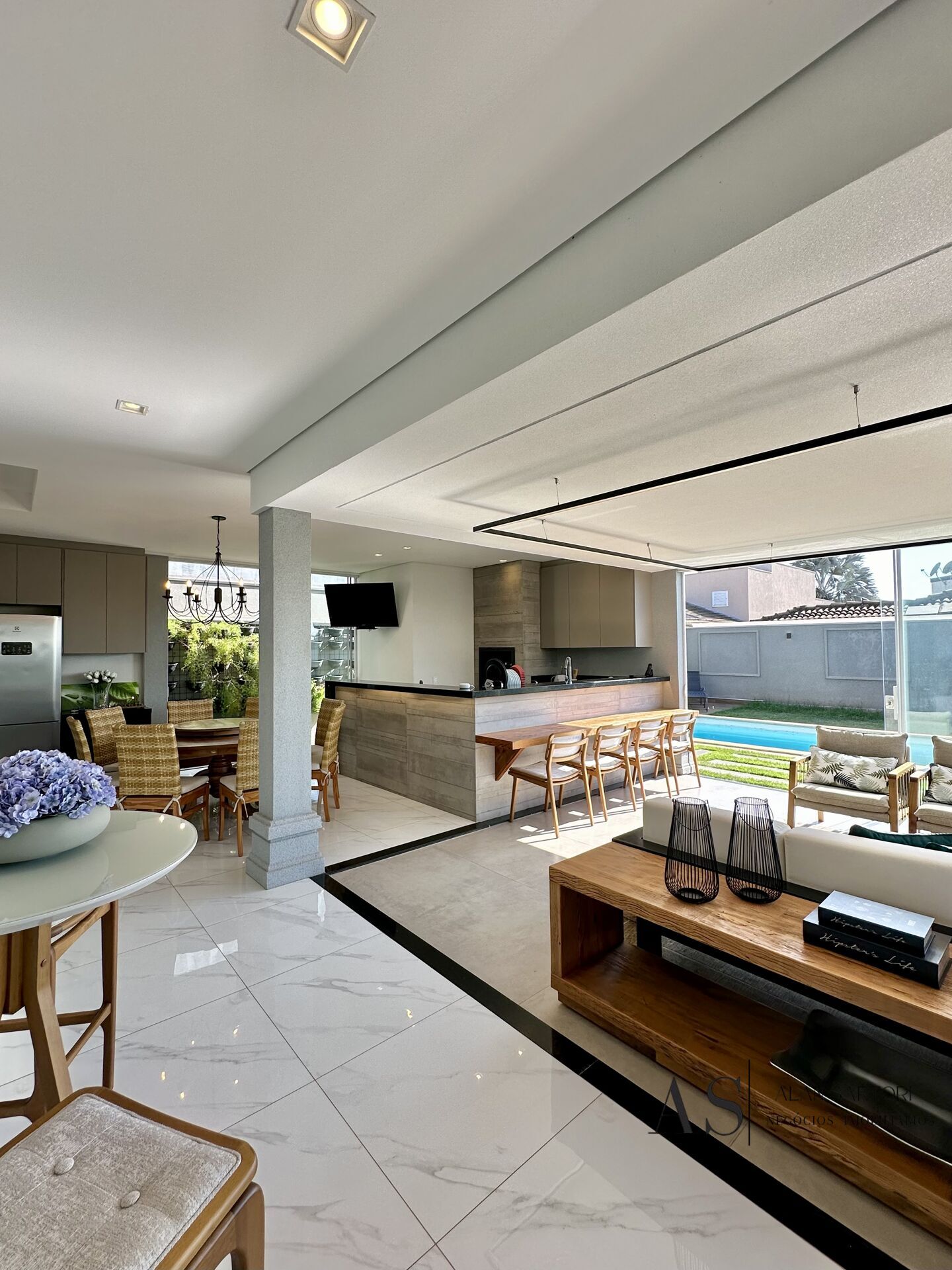 Casa de Condomínio com 4 quartos à venda, 356m² — foto 16 de 39
