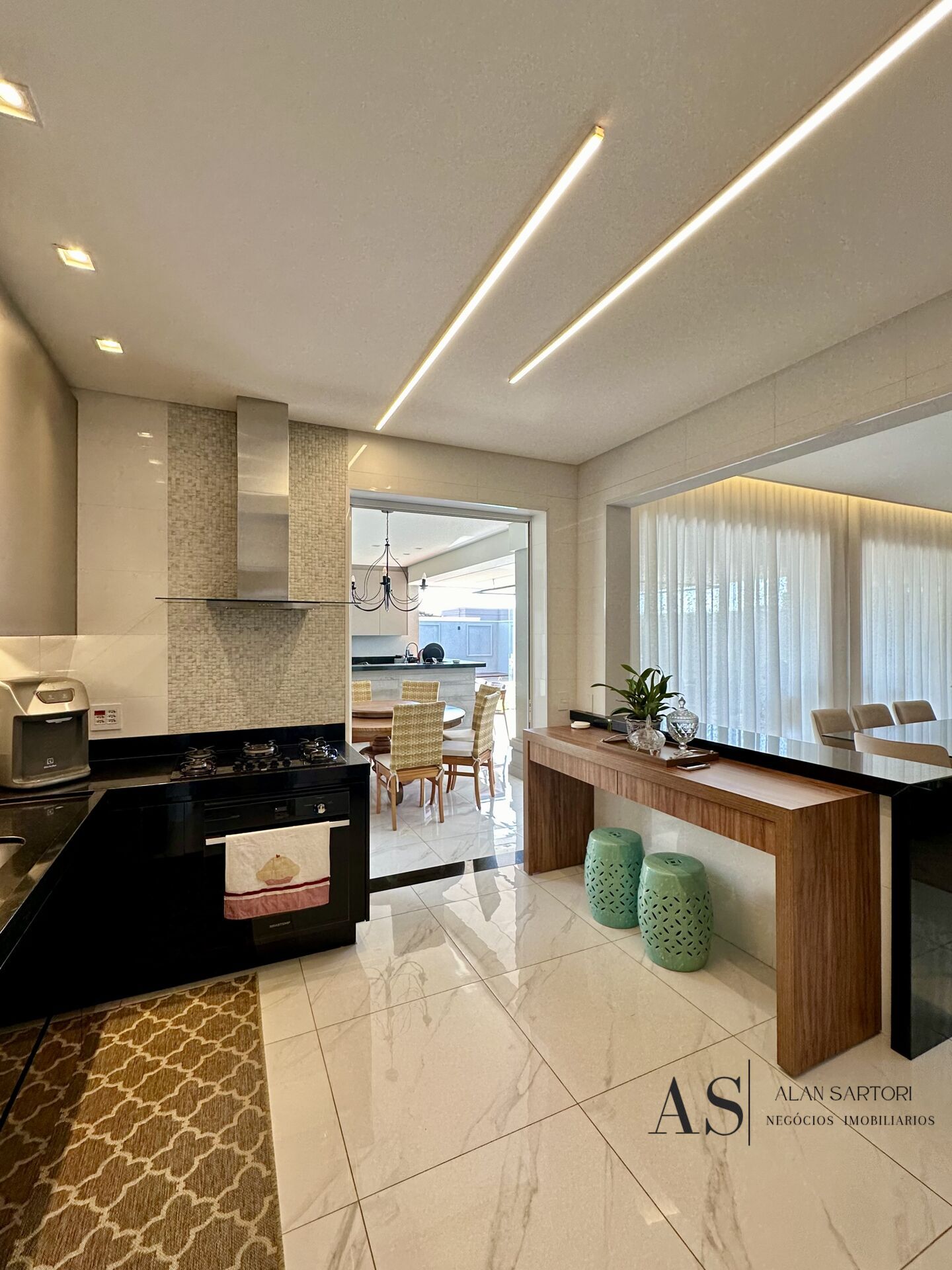 Casa de Condomínio com 4 quartos à venda, 356m² — foto 13 de 39